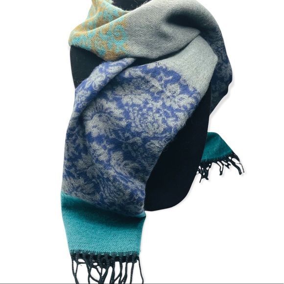 NEW Soft Multicolored Scarf NWOT - Picture 3 of 8